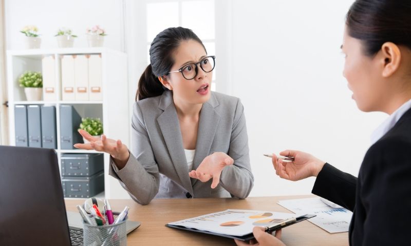 banner ads for branding executive women is confused looking at advertising metrics
